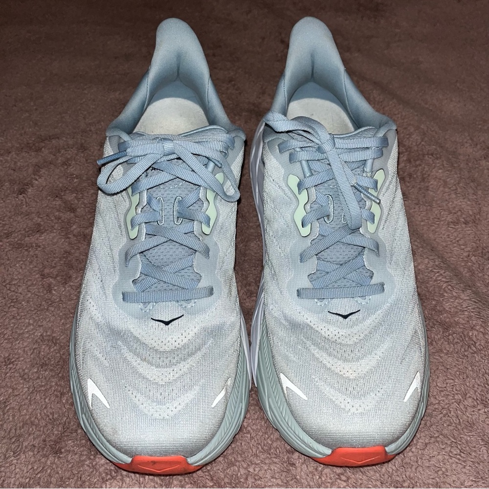 Hoka Arahi 6 size 10.5D “Plein Air / Blue Fog”